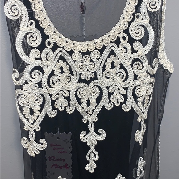 Black sleeveless dress with white stitching - Picture 7 of 7